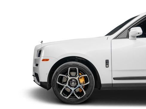 Used 2023 Rolls-Royce Cullinan Black Badge w/ Dark Exterior Package AWD/4WD image 23