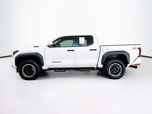 Used 2026 Toyota Tacoma TRD Off-Road AWD/4WD image 4