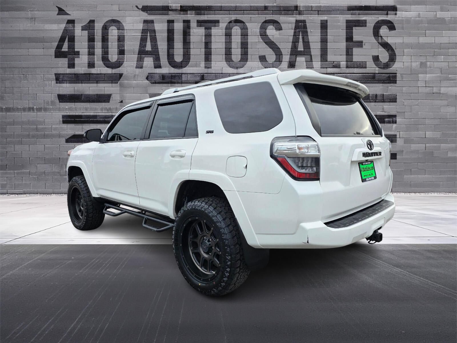 Used 2018 Toyota 4Runner SR5 AWD/4WD image 8