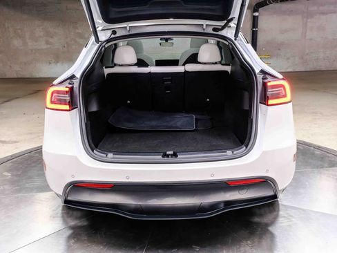 Used 2022 Tesla Model Y Performance AWD/4WD image 24