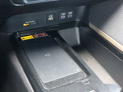 Used 2025 Toyota Camry SE FWD image 4