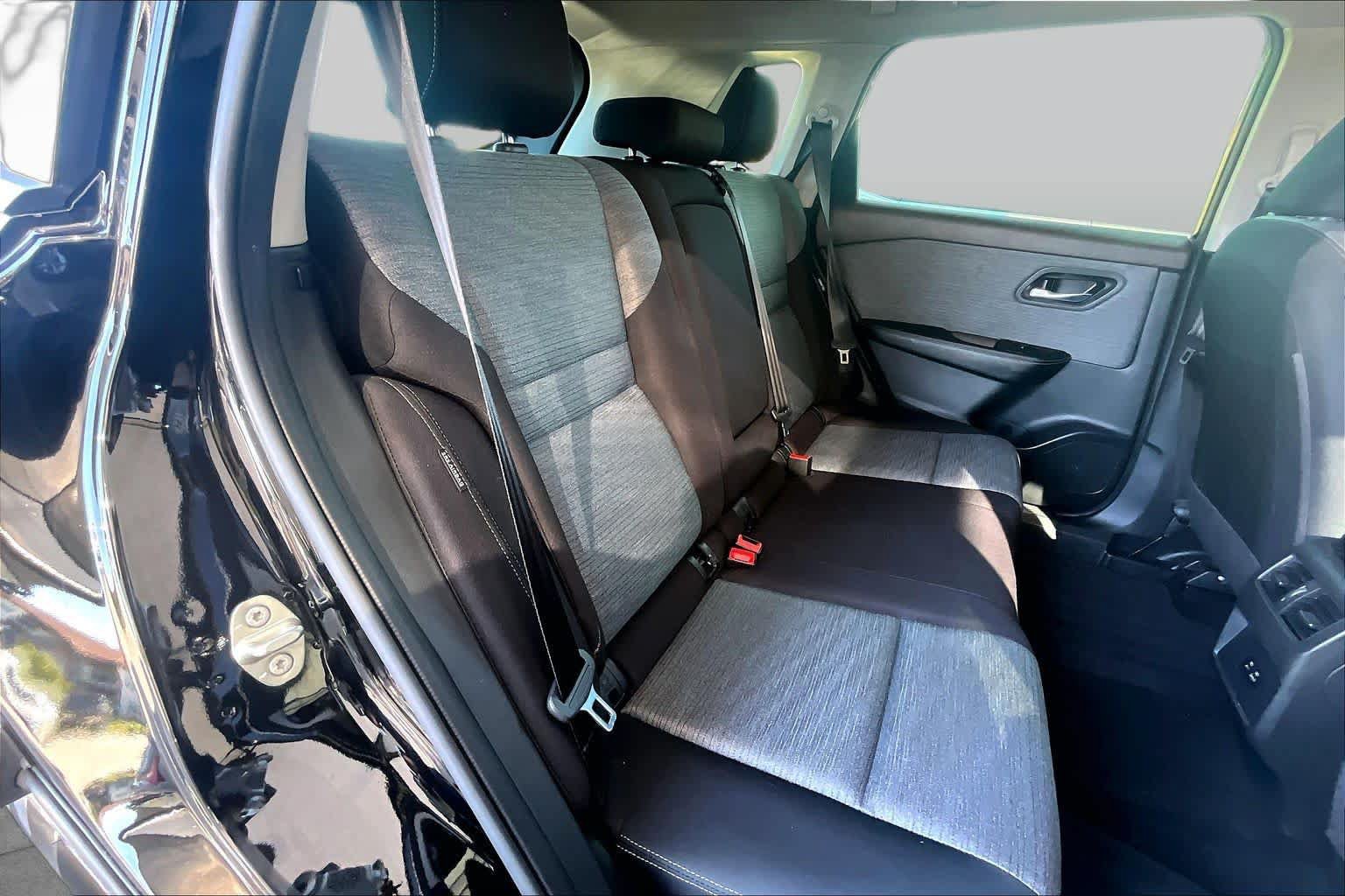 Used 2023 Nissan Rogue SV FWD image 20