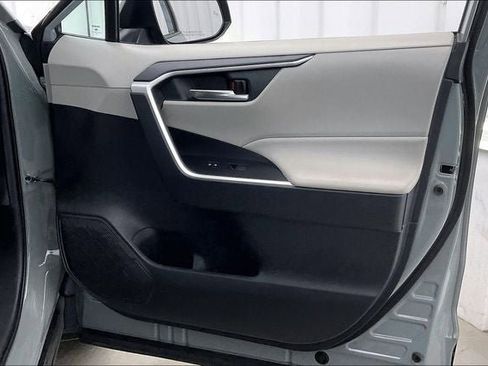 Used 2020 Toyota RAV4 XLE w/ Convenience Package image 22