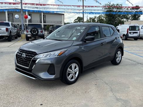 Used 2025 Nissan Kicks Play S FWD image 3
