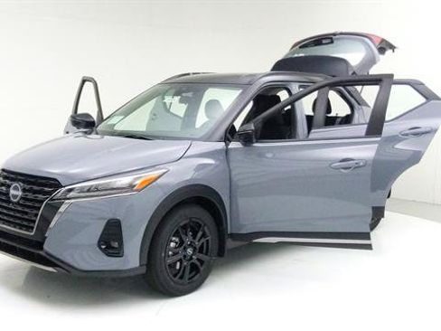 Certified 2023 Nissan Kicks SR image 12