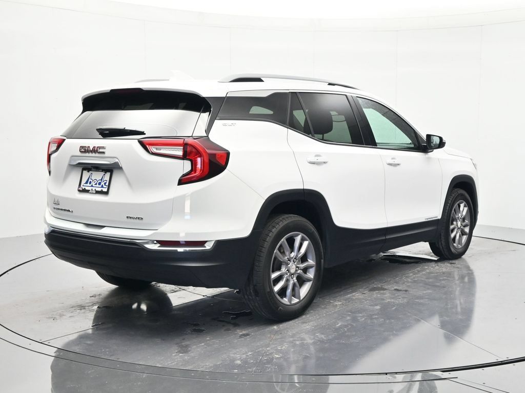Used 2024 GMC Terrain SLT AWD/4WD image 5