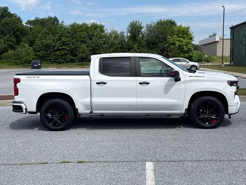Used 2023 Chevrolet Silverado 1500 RST w/ Redline Edition AWD/4WD image 9