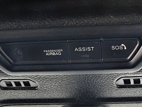 Used 2022 Jeep Wrangler Unlimited Sahara w/ Cold Weather Group image 13