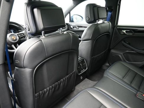 Certified 2025 Porsche Macan AWD/4WD image 8