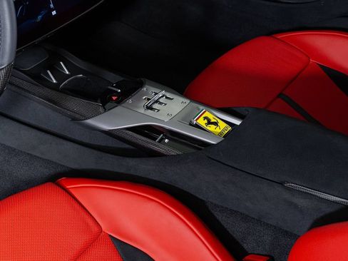 Used 2025 Ferrari 12Cilindri RWD image 30