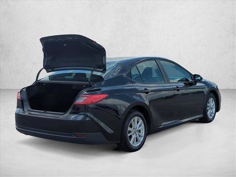 Used 2025 Toyota Camry LE FWD image 5