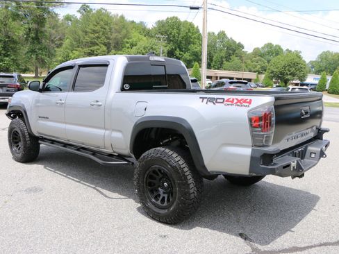 Used 2021 Toyota Tacoma TRD Off-Road w/ Technology Package AWD/4WD image 3