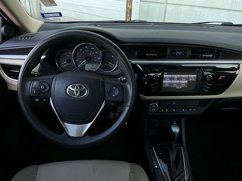 Used 2015 Toyota Corolla LE image 12