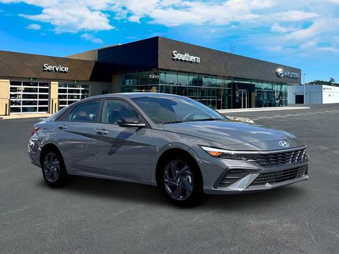 New 2026 Hyundai Elantra Sport FWD image 11