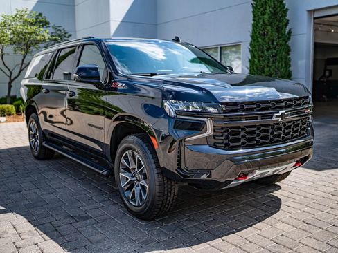 Used 2024 Chevrolet Suburban Z71 w/ Luxury Package AWD/4WD image 3