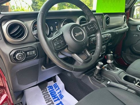 Used 2021 Jeep Gladiator Sport image 13