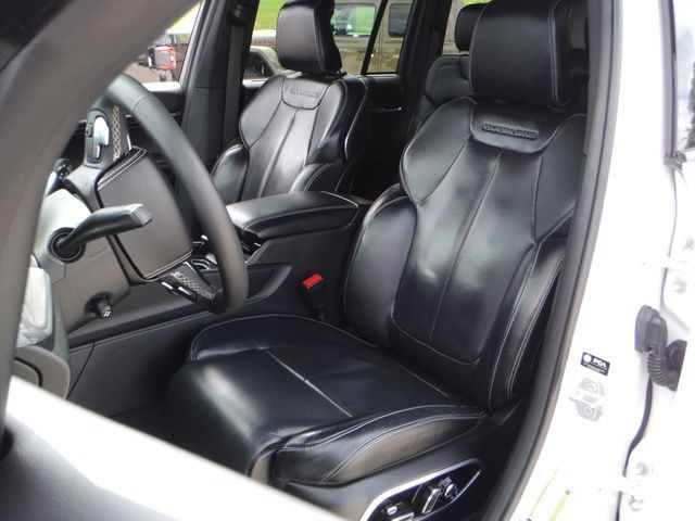 Certified 2023 Jeep Grand Cherokee Overland w/ Luxury Tech Group IV AWD/4WD image 4