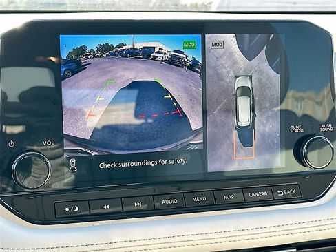 Used 2023 Nissan Rogue SL w/ SL Premium Package image 14