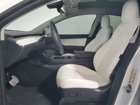 Used 2022 Tesla Model Y Performance image 9