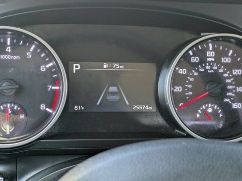 Used 2023 Kia Carnival LX FWD image 22