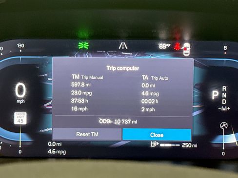 Used 2025 Volvo XC40 B5 Plus AWD/4WD image 10