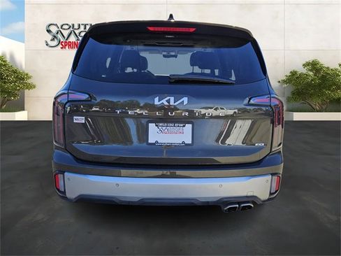 Used 2023 Kia Telluride EX w/ EX Captain's Chair Package image 4