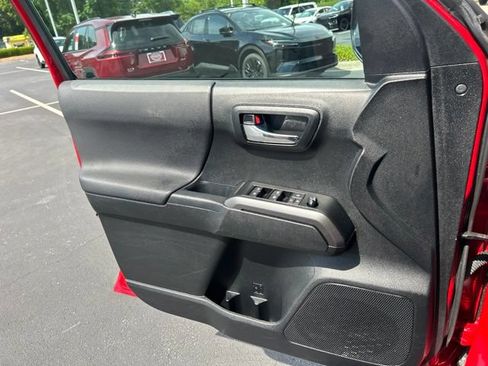 Used 2022 Toyota Tacoma TRD Off-Road w/ Technology Package AWD/4WD image 28