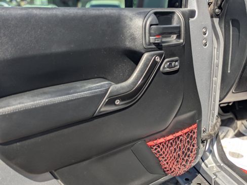 Used 2018 Jeep Wrangler Unlimited Rubicon w/ Max Tow Package AWD/4WD image 34