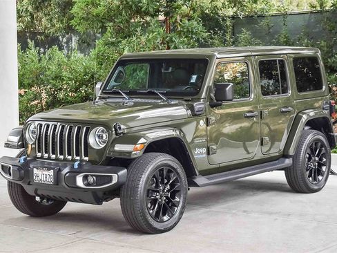 Used 2022 Jeep Wrangler Unlimited Sahara image 3
