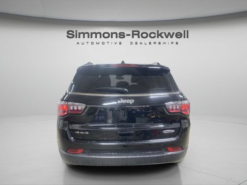 Used 2025 Jeep Compass Latitude AWD/4WD image 4