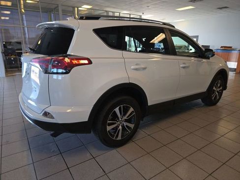 Used 2018 Toyota RAV4 XLE image 8