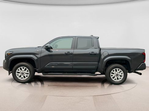 Used 2025 Toyota Tacoma SR5 w/ SR5 Upgrade Package AWD/4WD image 2