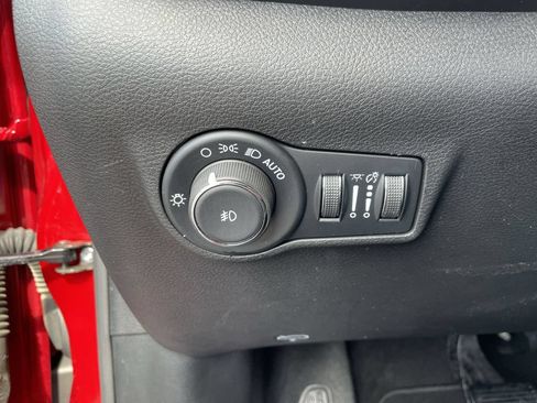 Used 2025 Jeep Compass Limited AWD/4WD image 19