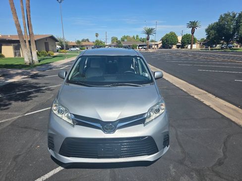 Used 2018 Toyota Sienna LE FWD image 6