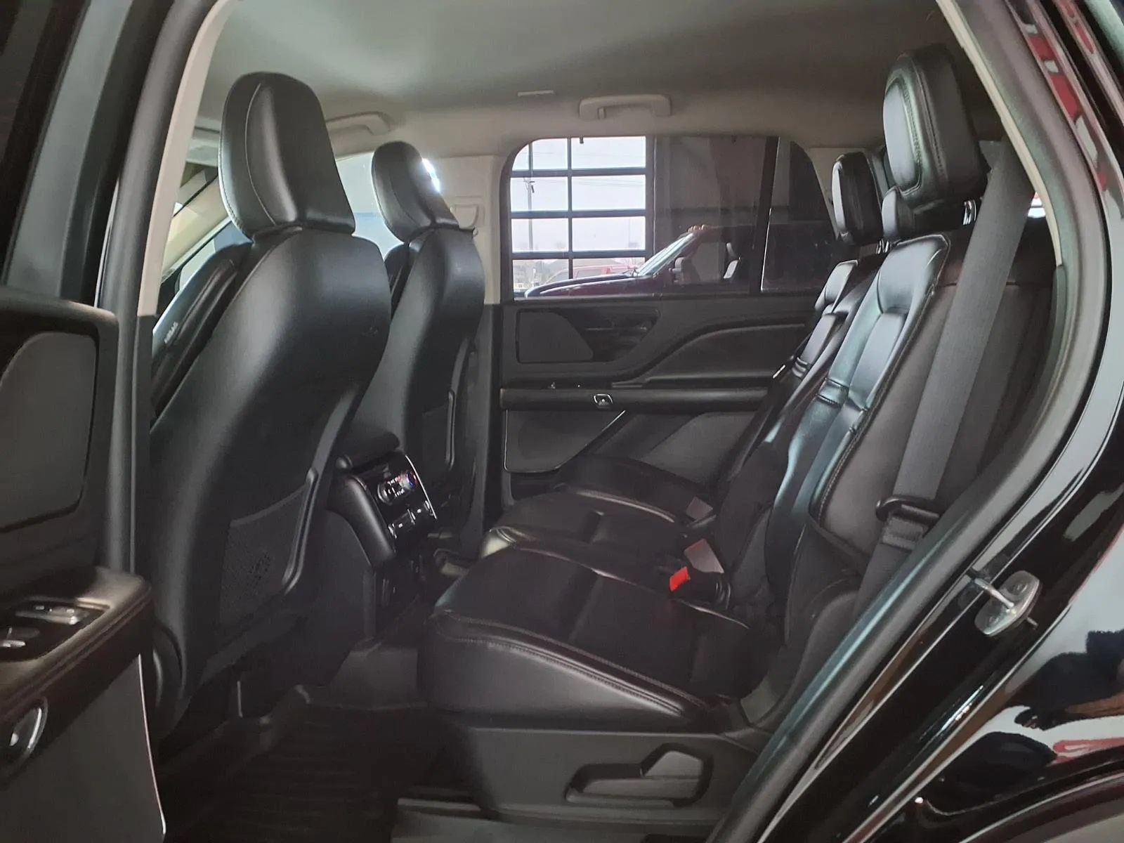 Used 2022 Lincoln Aviator AWD image 14