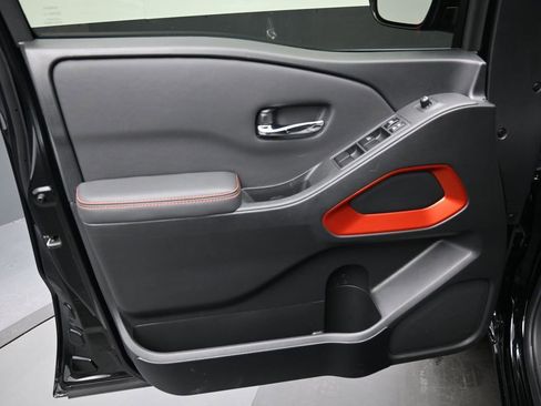 Used 2024 Nissan Frontier PRO-4X w/ Technology Package image 11