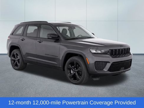Used 2025 Jeep Grand Cherokee Altitude AWD/4WD image 2