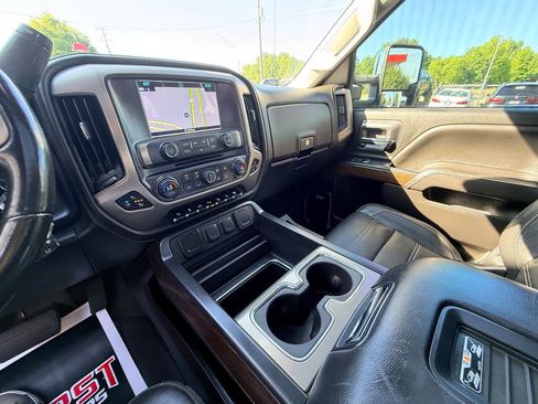 Used 2019 GMC Sierra 2500 Denali w/ Duramax Plus Package AWD/4WD image 31