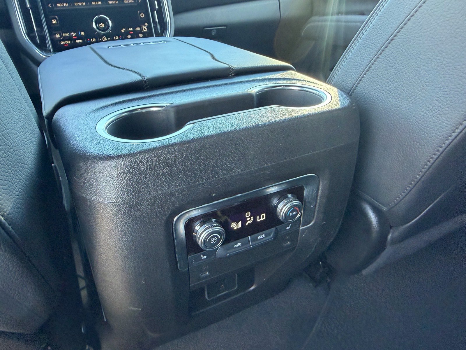 Used 2025 GMC Yukon Denali RWD image 30
