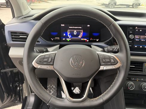 Certified 2022 Volkswagen Taos SE FWD image 29