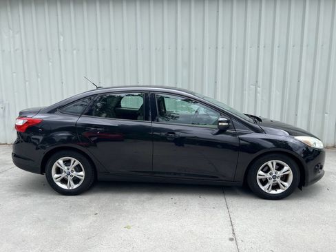 Used 2013 Ford Focus SE FWD image 2