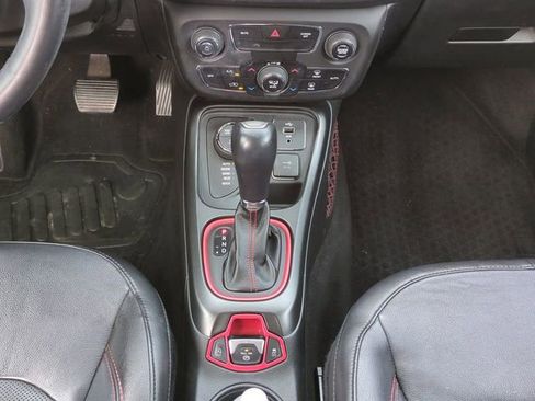 Used 2018 Jeep Compass Trailhawk w/ Leather Interior Group AWD/4WD image 19