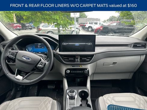 Used 2023 Ford Escape Platinum w/ Premium Technology Package AWD/4WD image 6