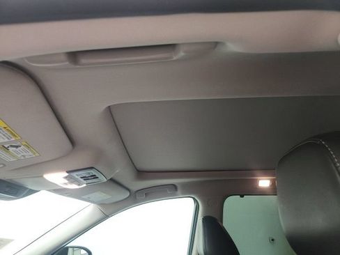 Used 2024 Nissan Pathfinder SL w/ SL Premium Package FWD image 18