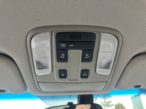 Used 2018 Kia Sedona LX w/ LX Essentials Premium Package image 22