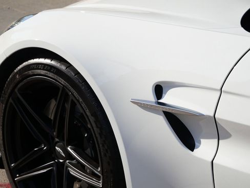 Used 2025 Aston Martin V8 Vantage Coupe RWD image 9