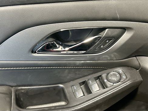 Used 2021 Chevrolet Traverse LT image 18