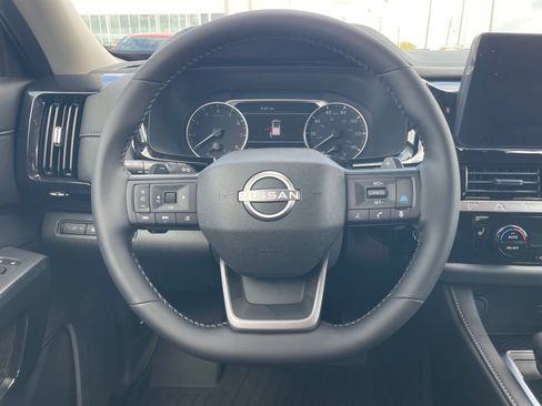 Certified 2026 Nissan Pathfinder SV FWD image 14