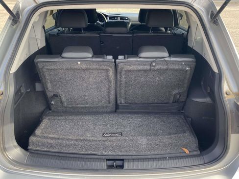 Used 2020 Volkswagen Tiguan SE w/ Panoramic Sunroof Package image 9