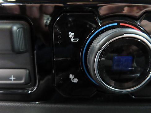 Used 2024 Chevrolet Silverado 2500 LT w/ Midnight Edition image 70